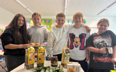 Fair naschen, schlau starten – das faire Frühstück der 6. Klassen