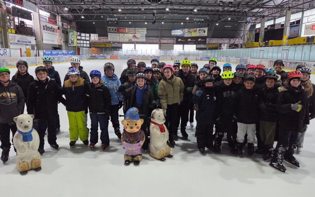 Kufenspaß und Teamgeist: Die 6. Klassen erobern das Eis in Haßfurt