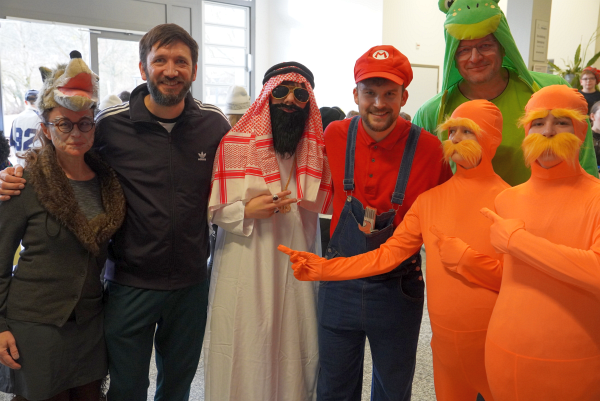 Wallbuh und Helau im Märchenwald der Arbeitswelt!