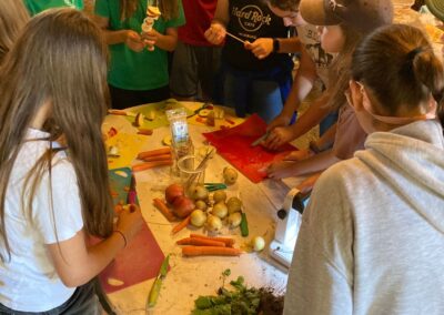 Auf Entdeckungstour auf ELA‘S HOF – die 6. Klassen erleben Landwirtschaft hautnah
