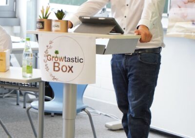 Growtastic Box: Erfolgreiches Geschäftsjahr mit großer Spende abgeschlossen