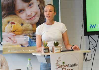 Growtastic Box: Erfolgreiches Geschäftsjahr mit großer Spende abgeschlossen