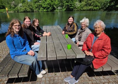 Rolli-Ausflug - Tischgruppe alt + jung